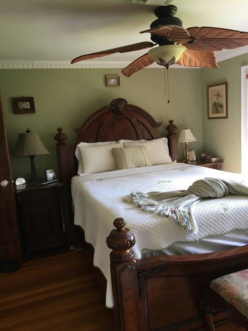 Ceiling fan for great ventilation in the summer.
