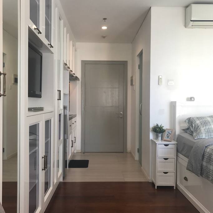 Bright & airy studio
