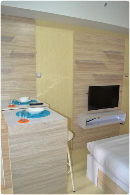LED TV 32inci, drag table and stool bar