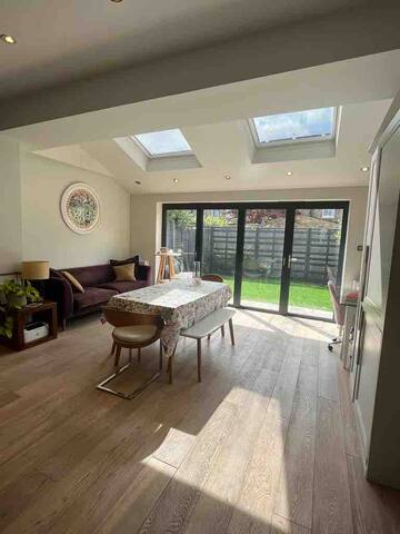 Great Vibe 3 bed house (4 bed option) gallery image 2