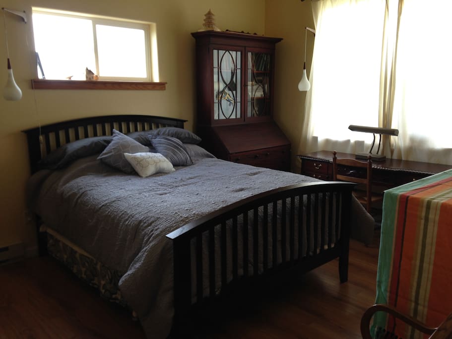 Master bed room, Queen bed