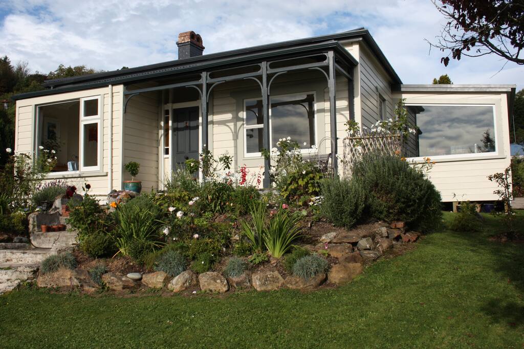 Roseneath Cottage