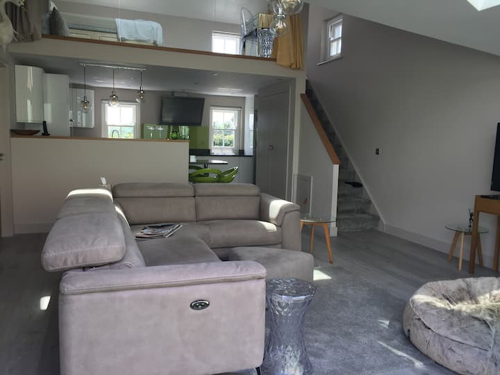 A Luxury Coastal Countryside Getaway For Couples - Freshwater East