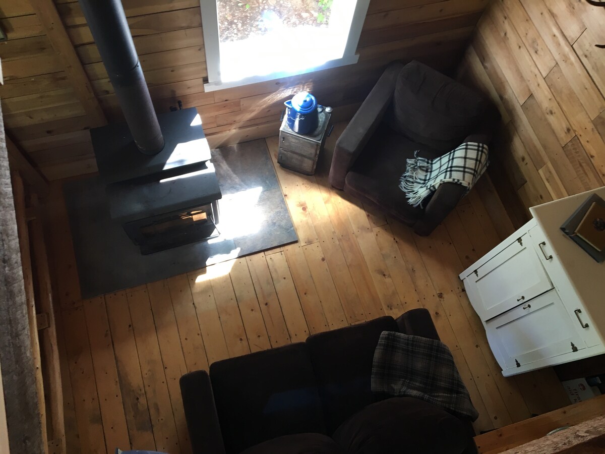 אח, סלון וארון משחקים. אפשר ליהנות ממשחקים כמו Yatzy, Life, Scrowble, Pictionary, Boggle, רק כדי לתת שם לכמה. 