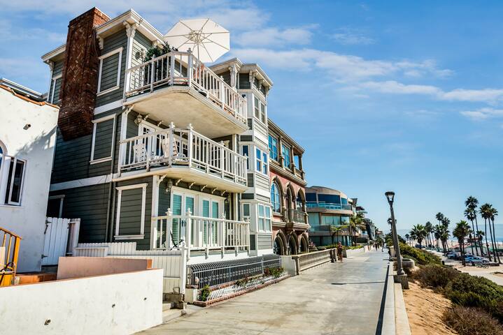 Beachfront Home On The Strand Near Pier gallery image 2