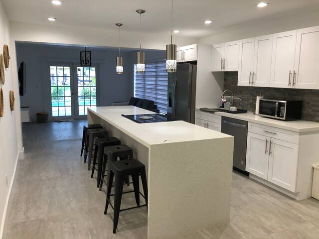 Close to Hard Rock Casino with water access gallery image 3