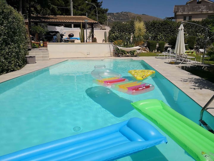 Palermo, villa with swimming pool