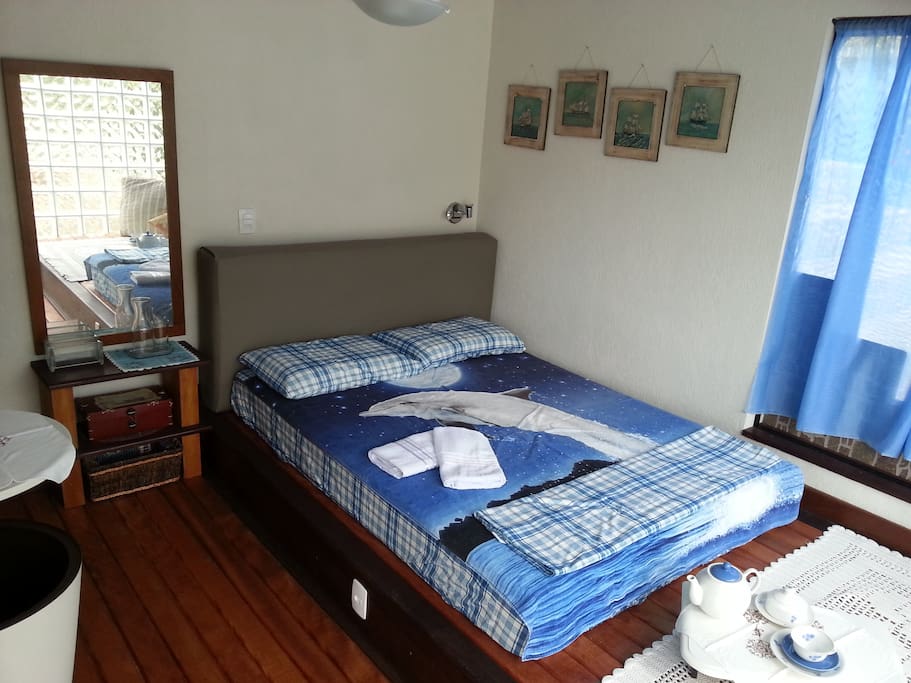 Foto ilustrativa do quarto com 1 cama.