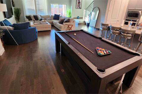 Vibrant Oasis A Modern Townhome in the Colony
