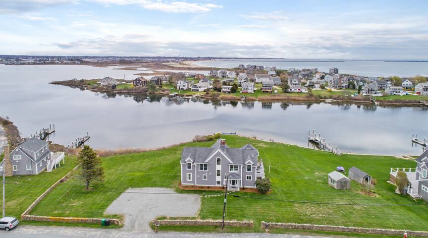 Beautiful Waterfront home! Walk to beach! gallery image 4