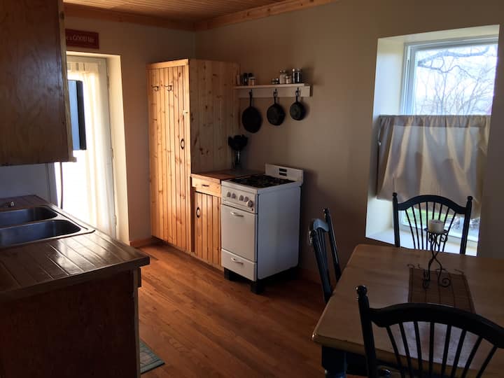 Quaint Upstairs Studio Apartment Apartments for Rent in Clermont