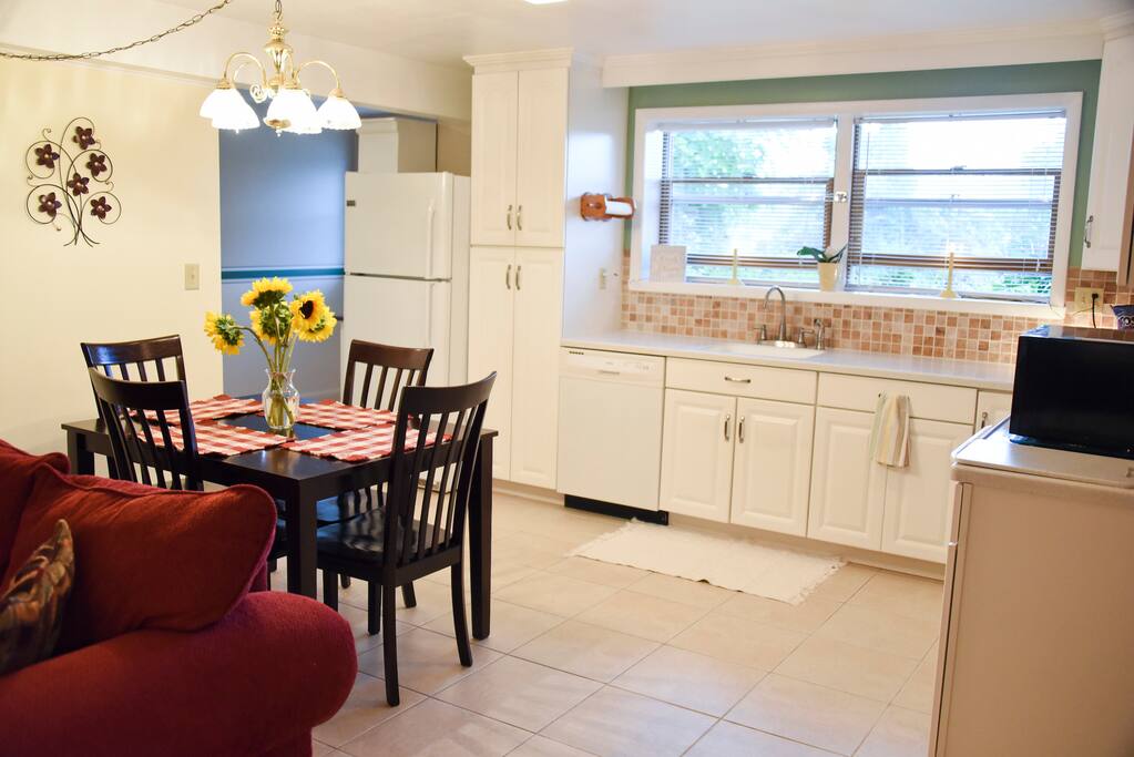 Kitchen/Dining 1