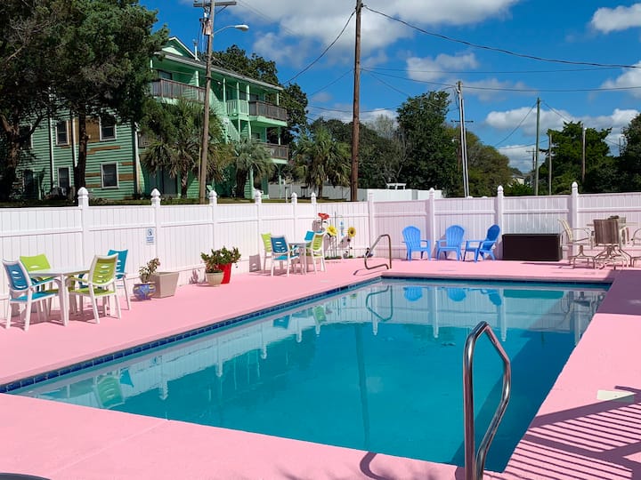 Luxury 4 BR, pet ok, private pool/hot tub/beach! Houses for Rent in