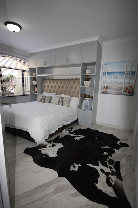 Main bedroom has a king size bed and has an on suite bathroom with Jacuzzi bath/ shower