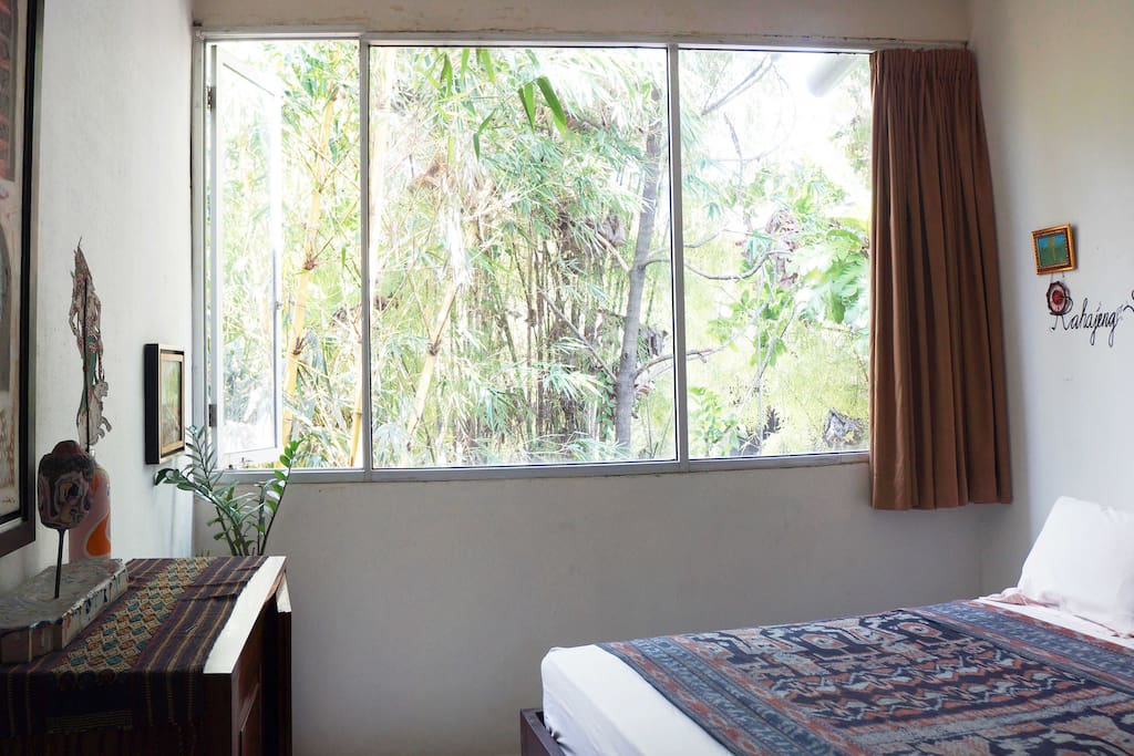 Bright, airy, spacious room and the sound of the flowing water comes from the streams, ready to greet your days!