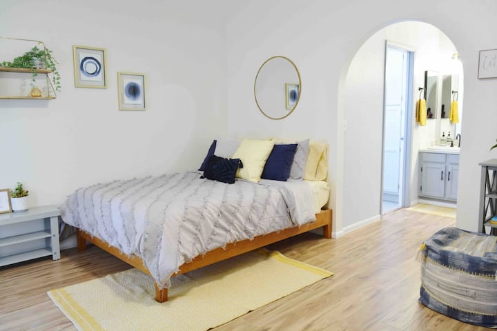 ✧Chic Studio Mins From 202 & 60 W/ Private Pool✧ - Mesa, AZ