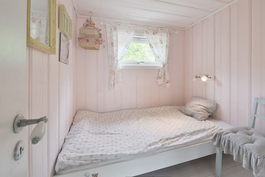 The pink bedroom - bed is 1.20 cm wide