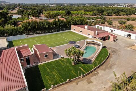 Charming Villa w/pool & Soccer field @30min Lisbon