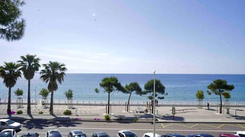 Top Airbnb: Beautiful sea view, fine sandy beach à Cannes