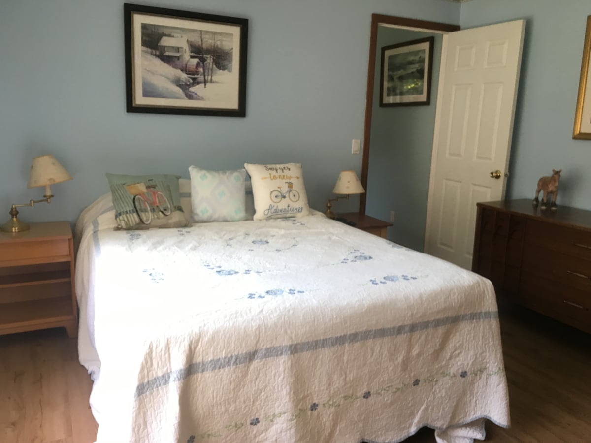 ห้องนอนใหญ่พร้อมห้องน้ำส่วนตัว