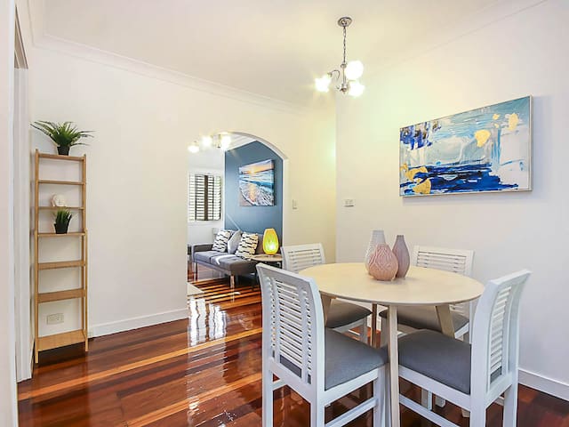4BR Peaceful Home – 6 Min South Bank & 10 Min City