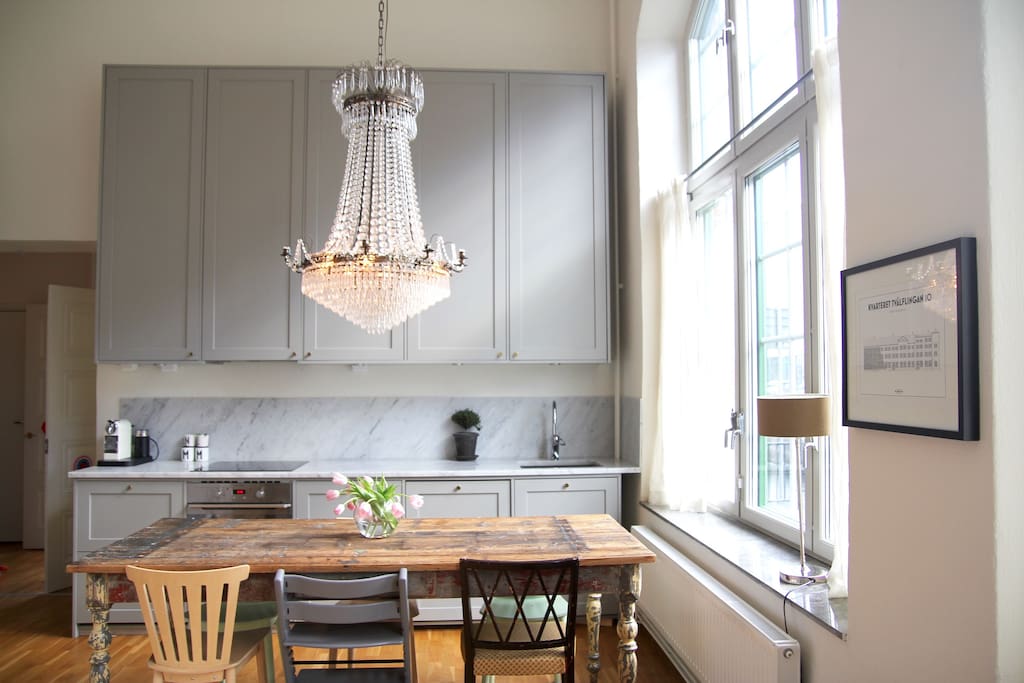 View on the kitchen and dining area