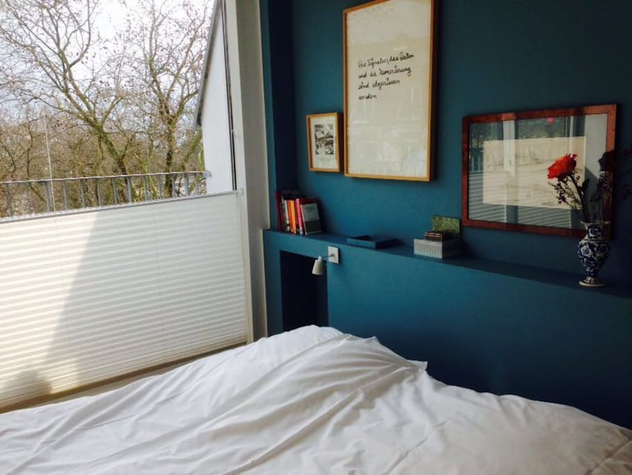 Bedroom 1 with king size (1,80 m) bed and view into trees