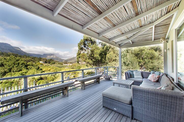 Sunny house with fantastic mountain views & pool