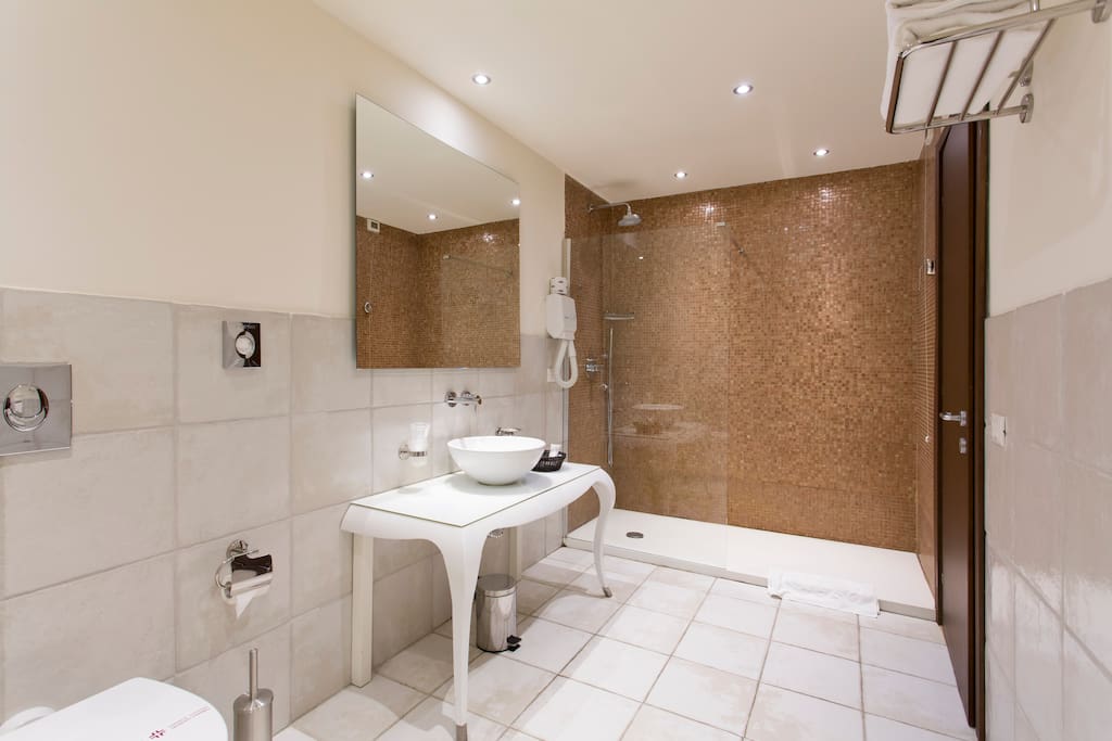 Deluxe bathroom
