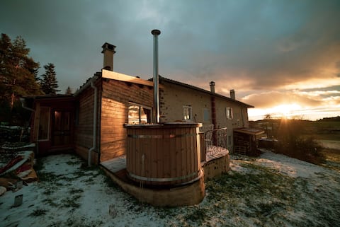 Gîte with view and hot bath at the beekeeper's!