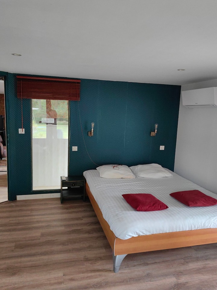 Bedlinnenkamer aanwezig