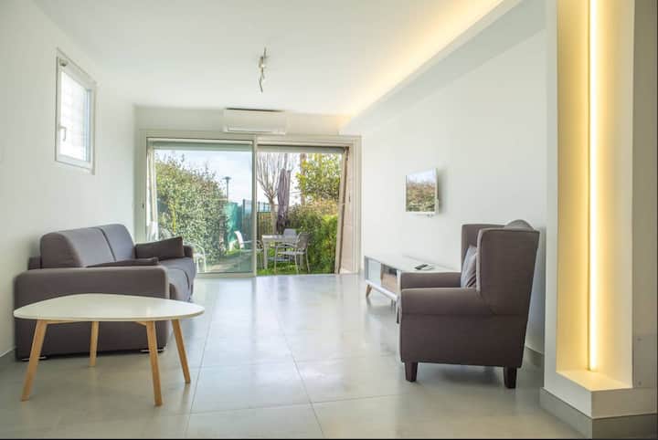 Les Pieds Dans L'eau Entre Nice Et Cannes - Cagnes-sur-Mer