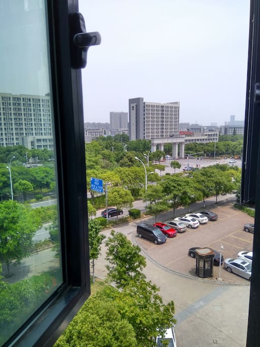窗外景色-江南大学南门