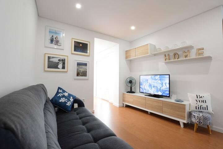 LUXURY Golden River Apartment – River City Center gallery image 4