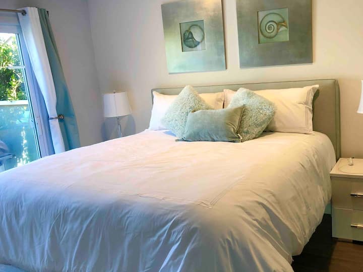 Brand new high-end comfy king-sized bed awaits you and guarantees you a wonderful night's sleep. 