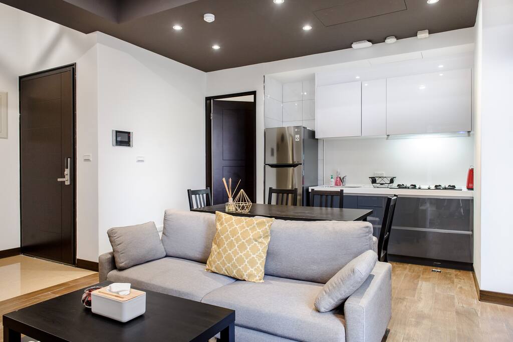 Living area with cable TV and free WiFi