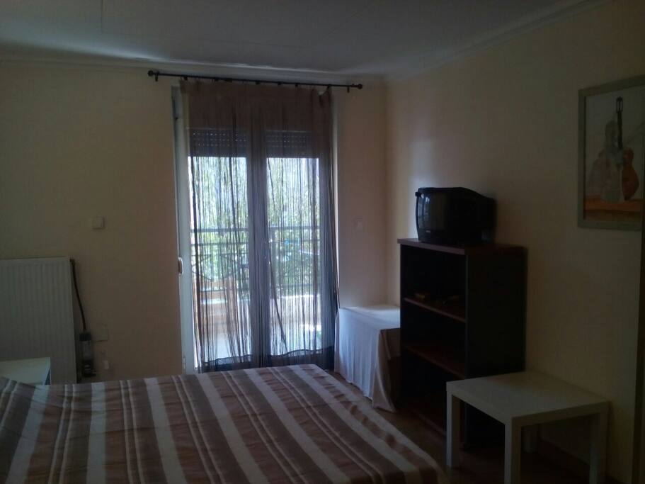 Master bedroom with its own bathroom,vesitario and balcony