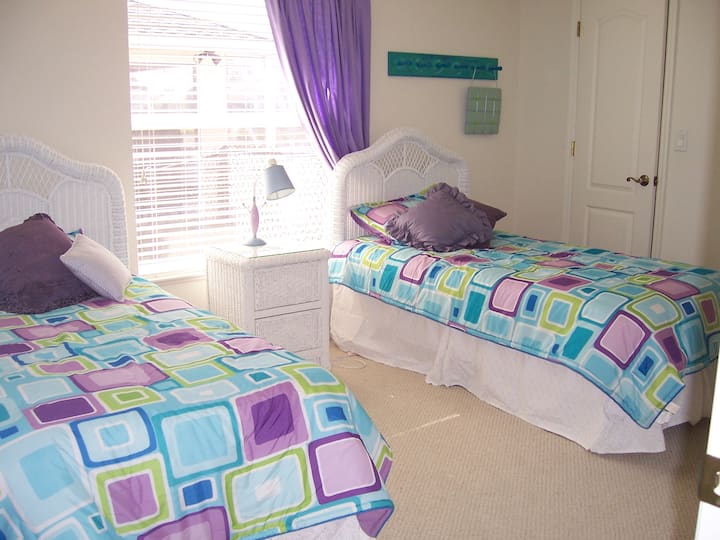 Second bedroom twin beds