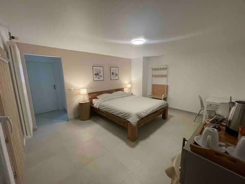 Nice room & private bathroom in villa