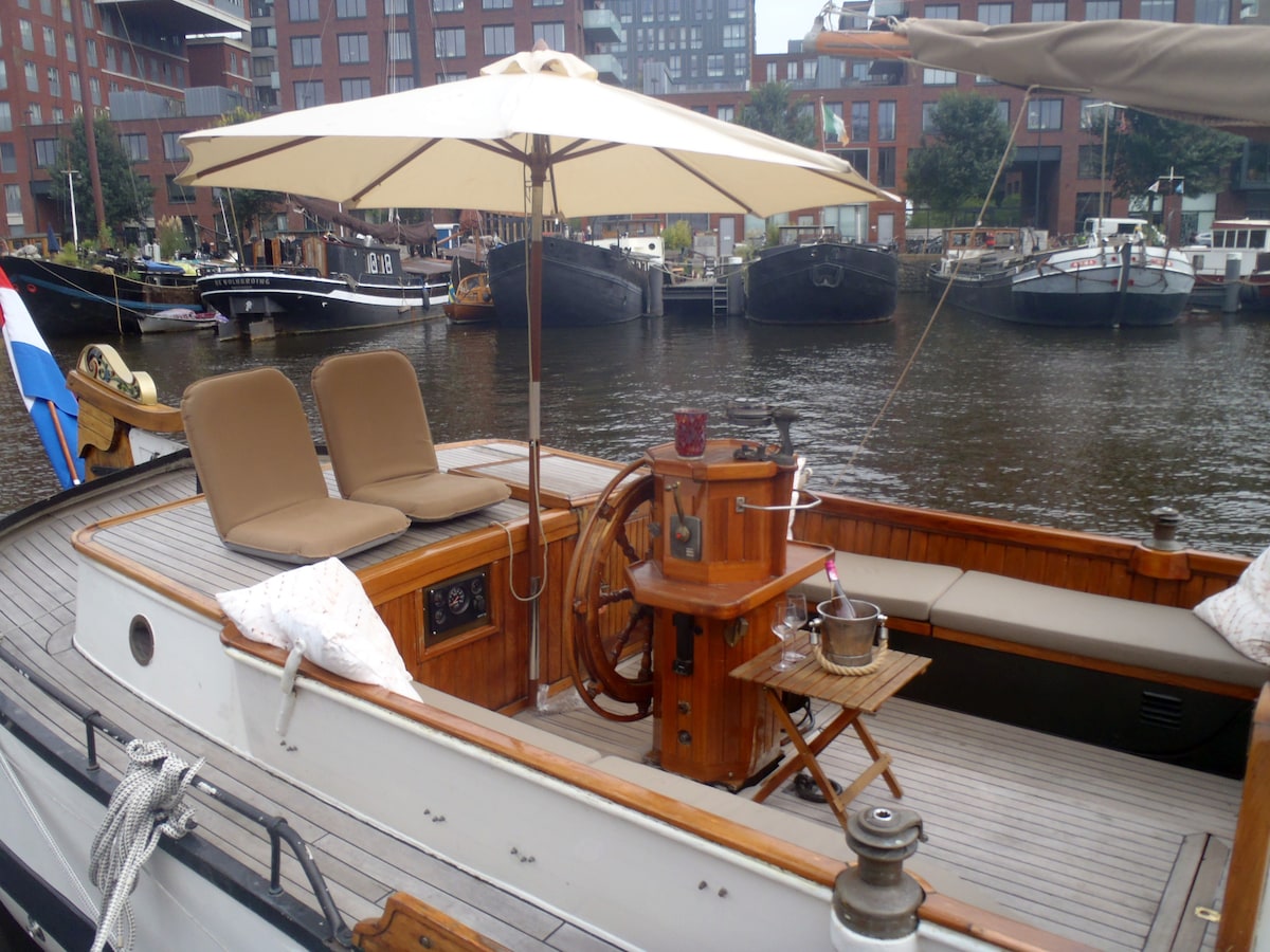 Best Airbnb In Amsterdam| Romantic Houseboat Amsterdam Airbnb | Houseboat Rental Amsterdam | Airbnb Amsterdam Houseboat | Luxury Houseboat Rentals Amsterdam | Cheap Houseboat Amsterdam |