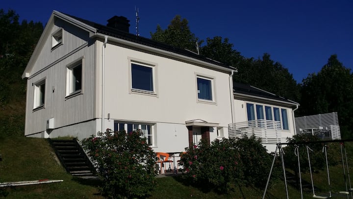 Modernt Hus Med Fantastisk Utsikt öVer ÖStersund - Östersund