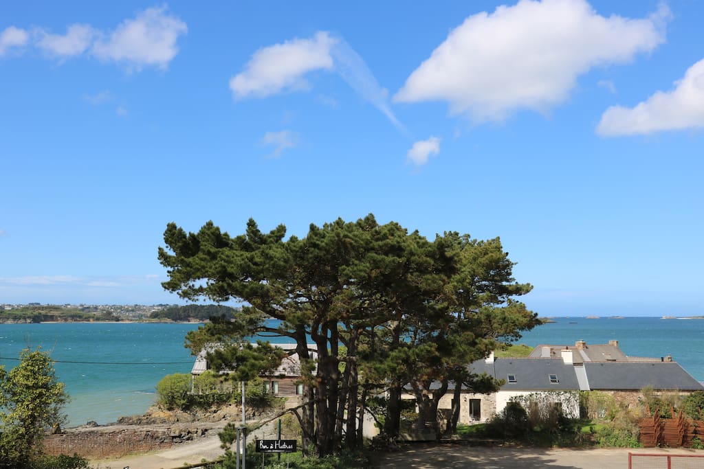 La mer tout autour des petites maisons