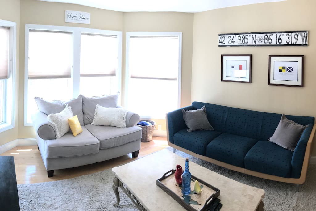 2nd Floor Living Room - Looks out over Eagle Street