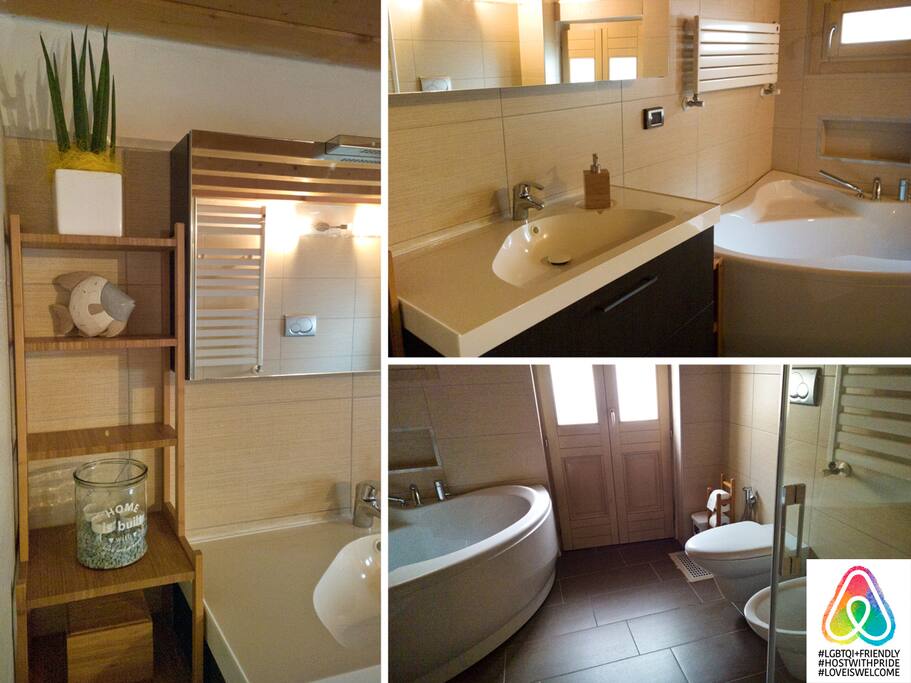 Il bagno grande completo di vasca e doccia