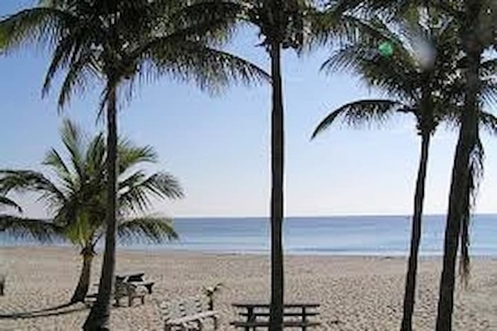 Nice private room / Waterfront home