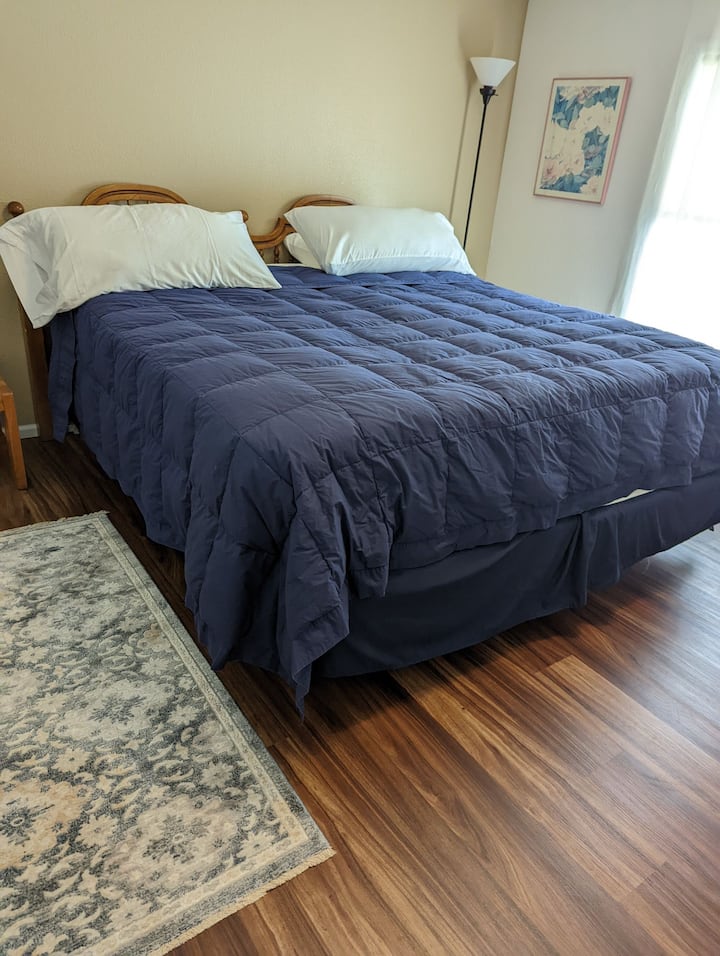 Dormitorio principal con baño