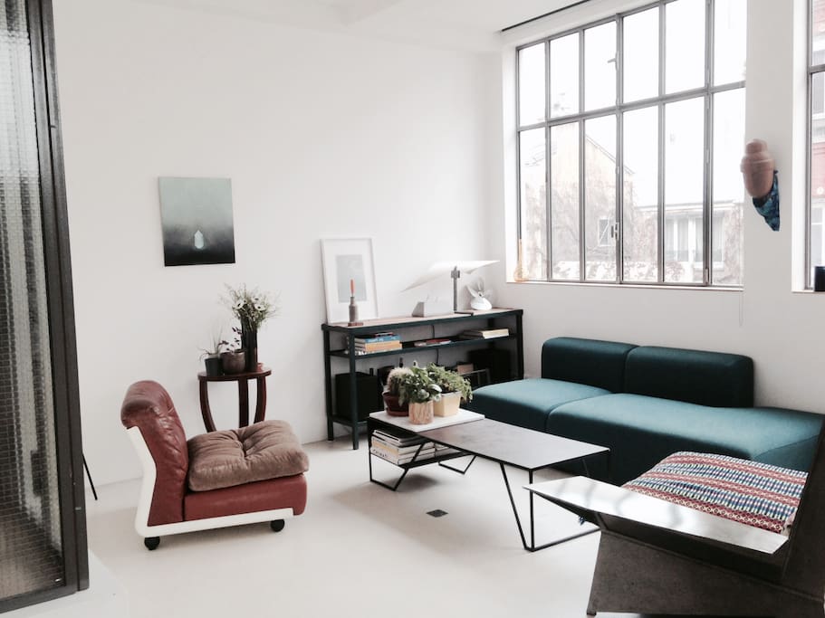 Grande verrière ouverte sur rue très calme (nouvelle configuration du salon)