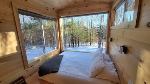 Trailside Stays - Tiny House in the Woods-Escape to Nature. Snow Owl