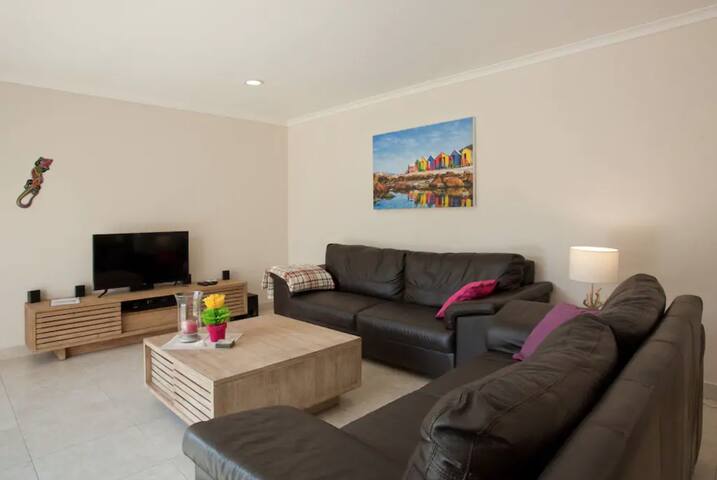 Beautiful holiday house in West Beach gallery image 5