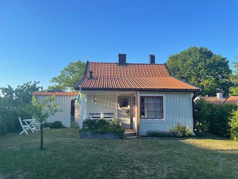 Cozy cottage near sea bathing and nature in Ekenäs